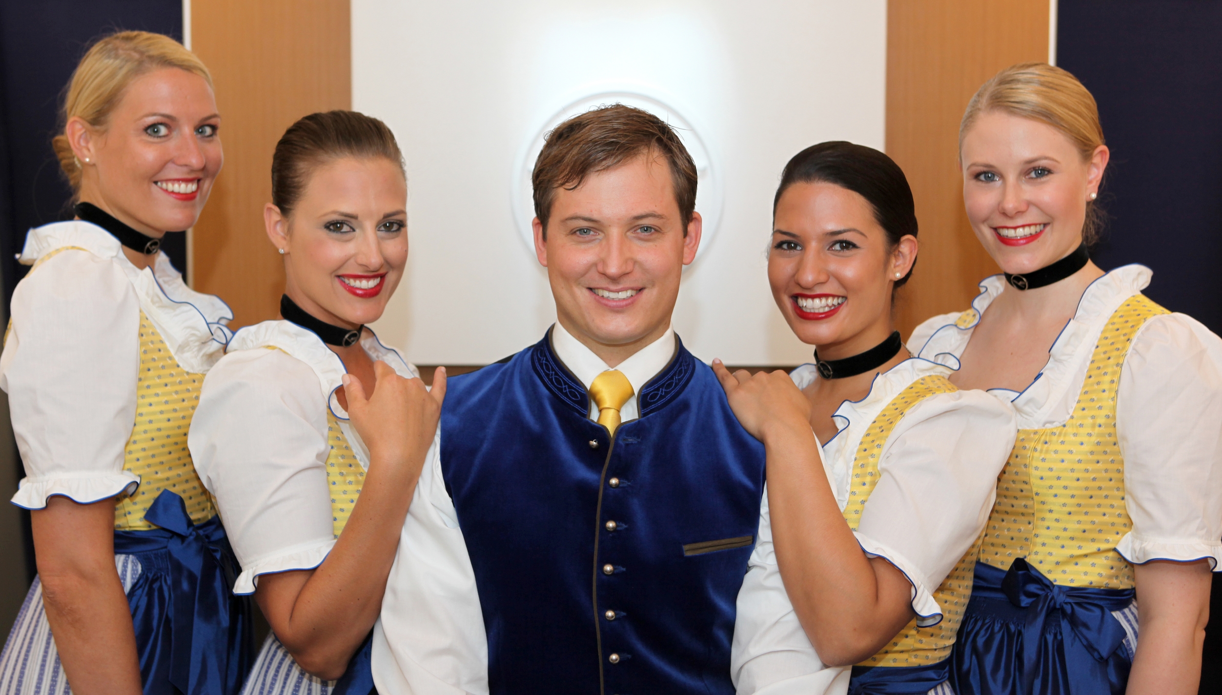 Lufthansa-stewardess-in-costume